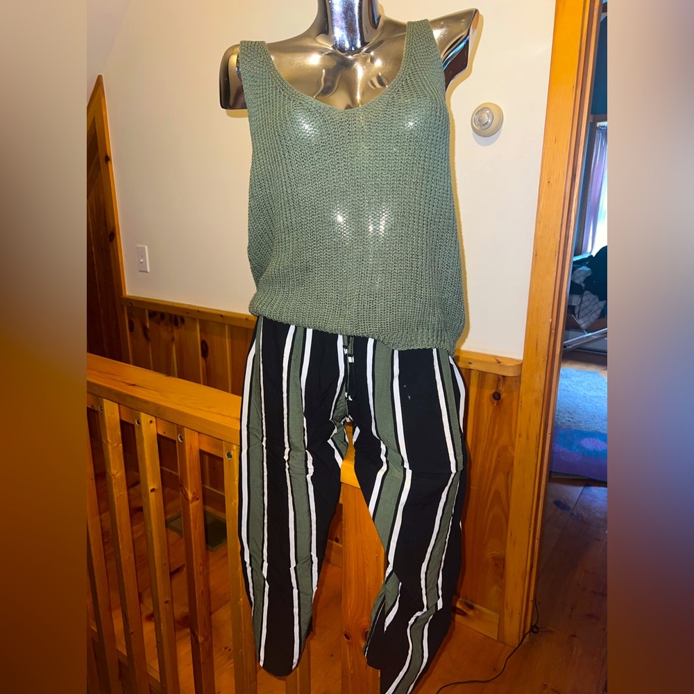 Complete knit Set, top & striped bottom